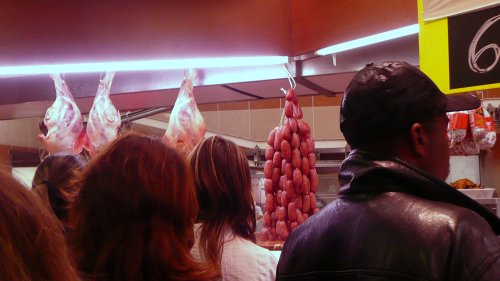 boucherie waiting in line